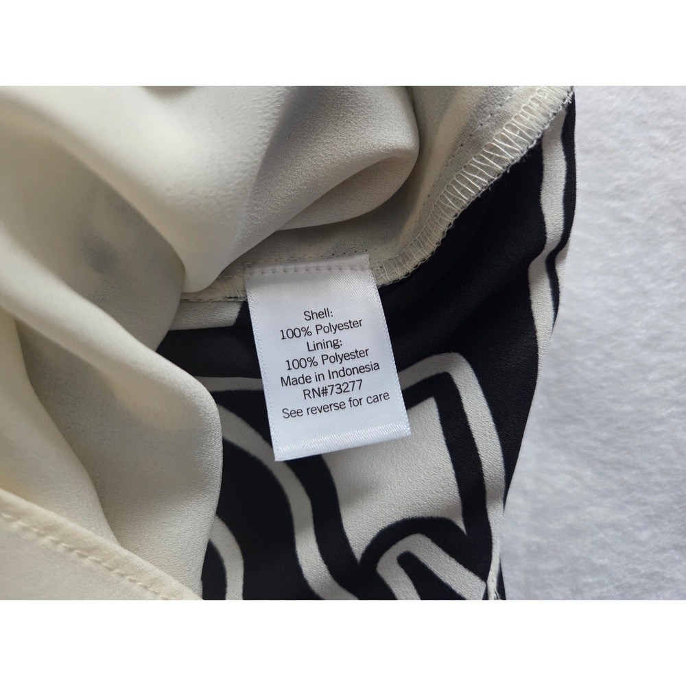 Nine West Sleeveless V-Neck Blouse Black Ivory Abstract Print Plus 1X NWT - Picture 8 of 8
